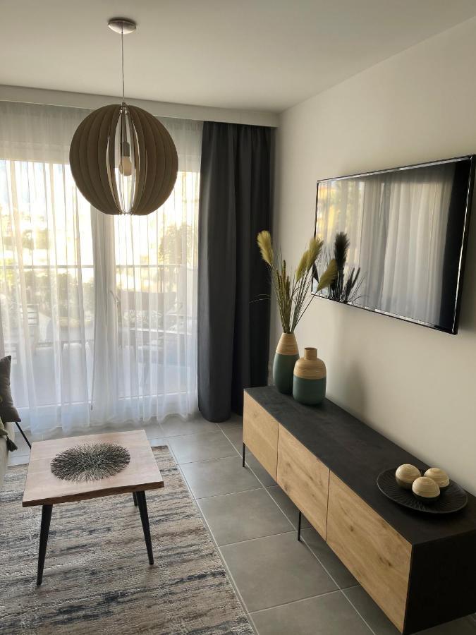 Sunny Apartment In Denia With Outdoor Swimming Pool And Garage Parking Place Included, 300M From The Sandy Beach Eksteriør billede